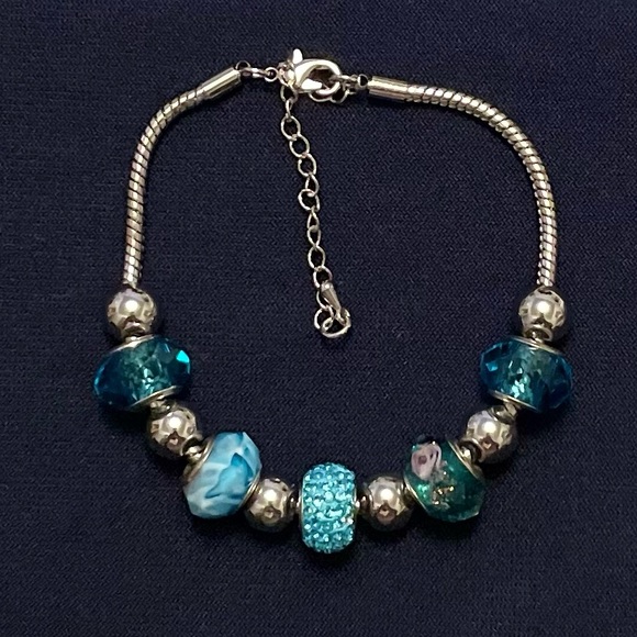 Jewelry - Silvertone Teal Mix Glass Beads Bracelet.